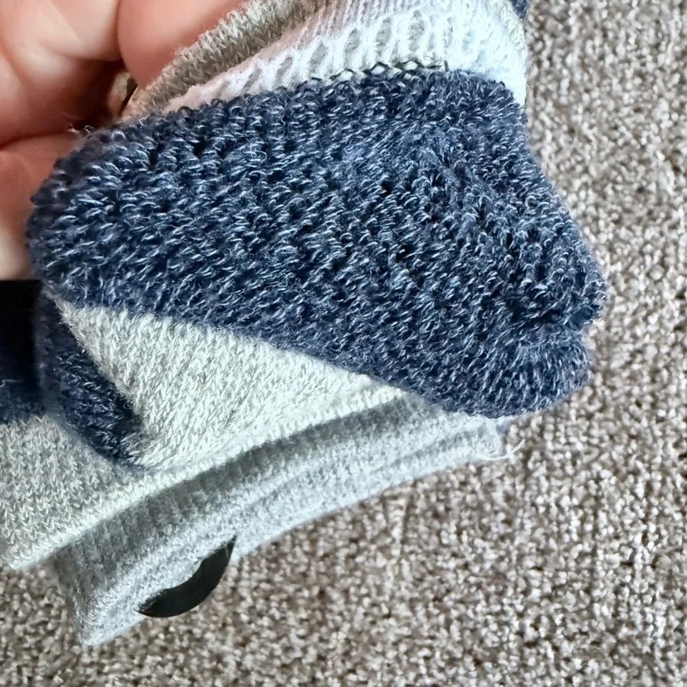 NWT GAA HUU youth 3-pk insulated cozy soft socks